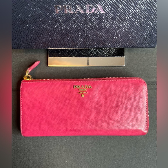 Authentic Prada Zip wallet - Picture 1 of 9